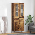 Glastueren bestimmen das Erscheinungsbild von dem Hochschrank