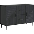 Das Sideboard zeigt ein Metallgestell in Schwarz