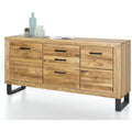 Das Sideboard nimmt mit 158 cm Gestalt an