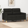 Ein Metallgestell und weiche Polster an dem Sofa