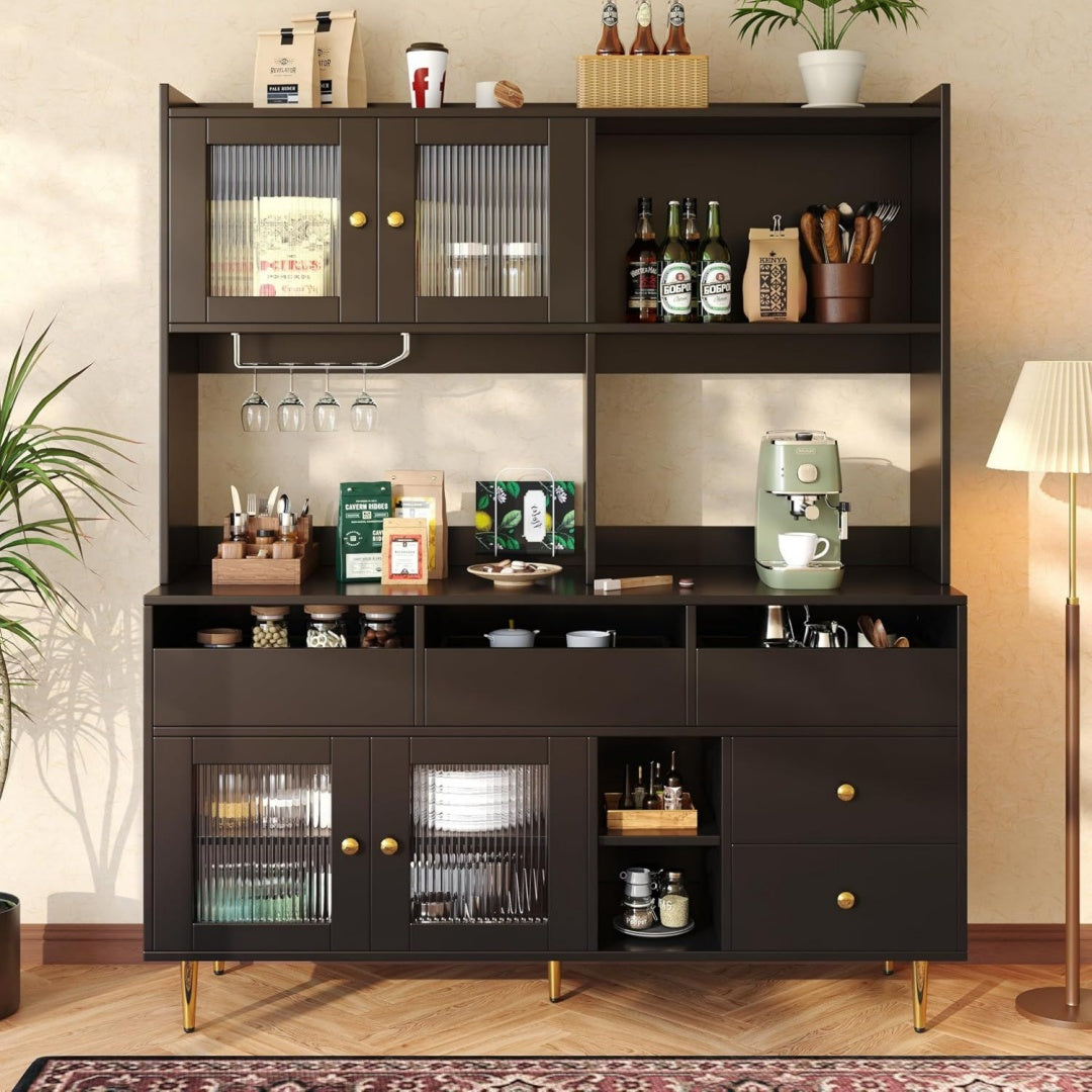 Hochschrank mit Flaschenablagen